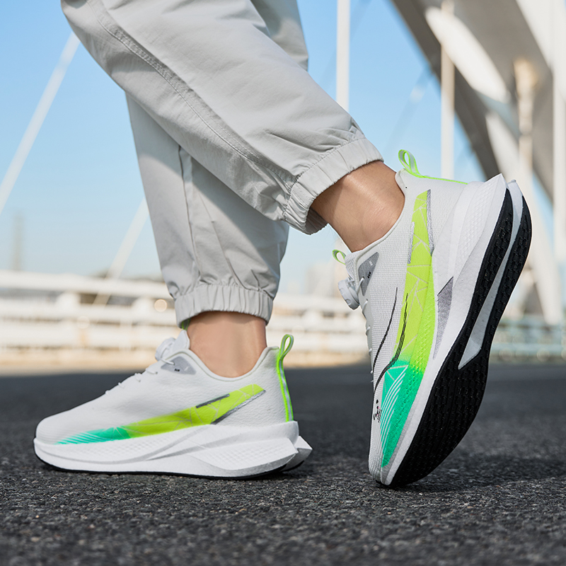 Zapatillas de correr con placa - Running Cap Lightweight reseña y precio